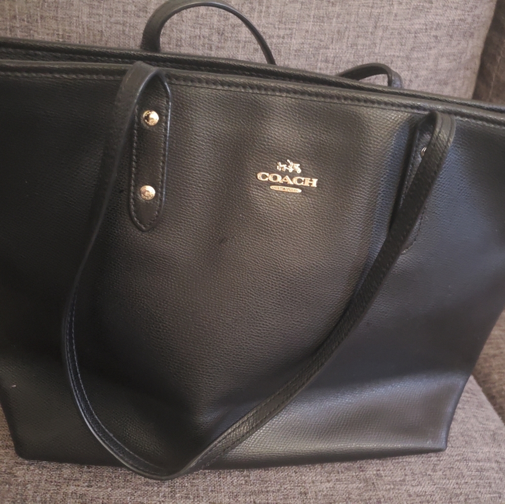 Coach purse shoulder bag.
